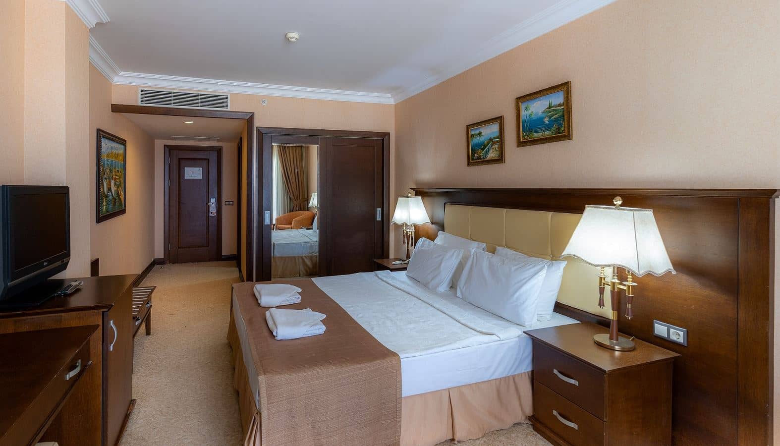 rooms-main-building-standard-room