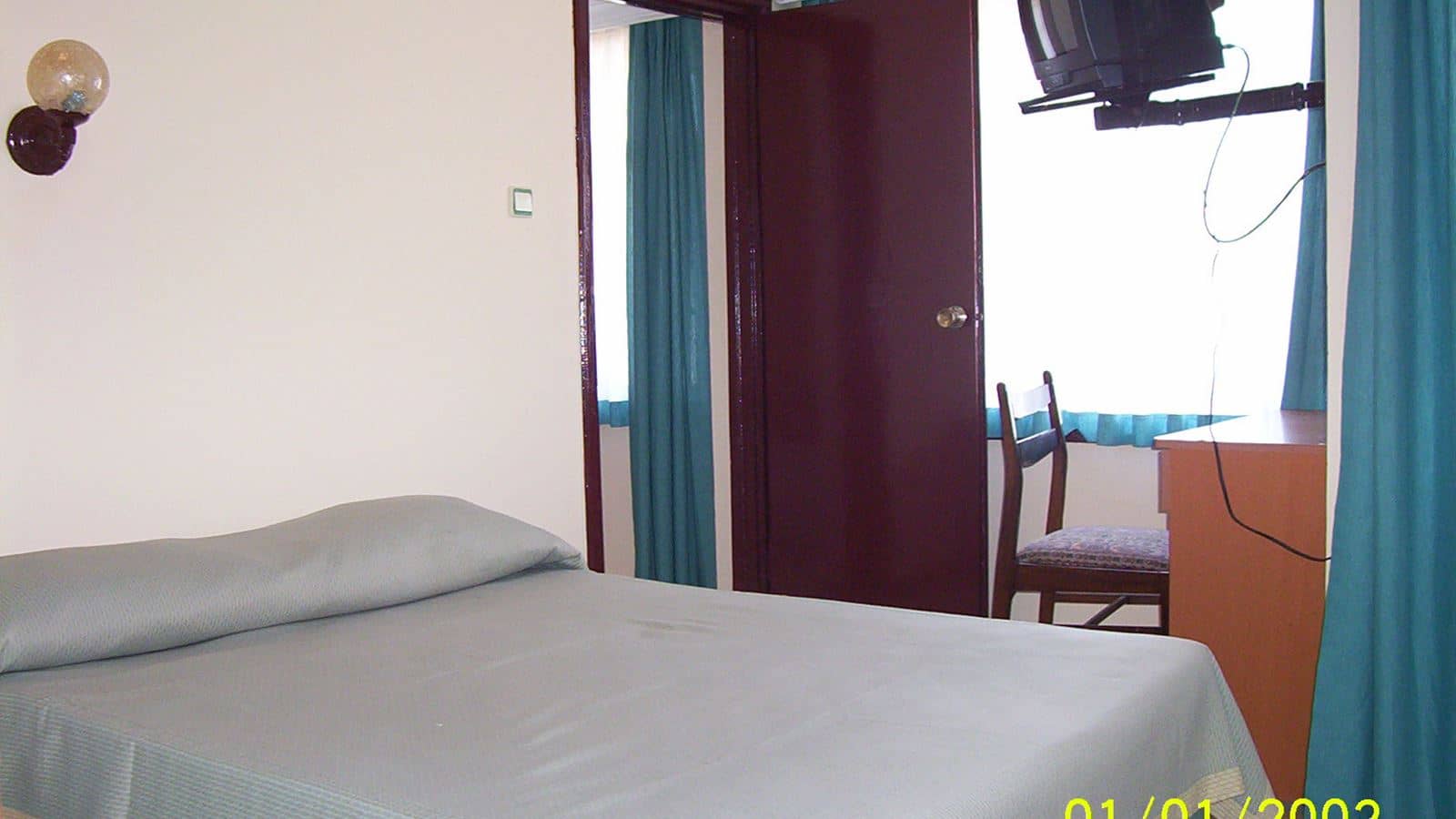 rooms-suit-room