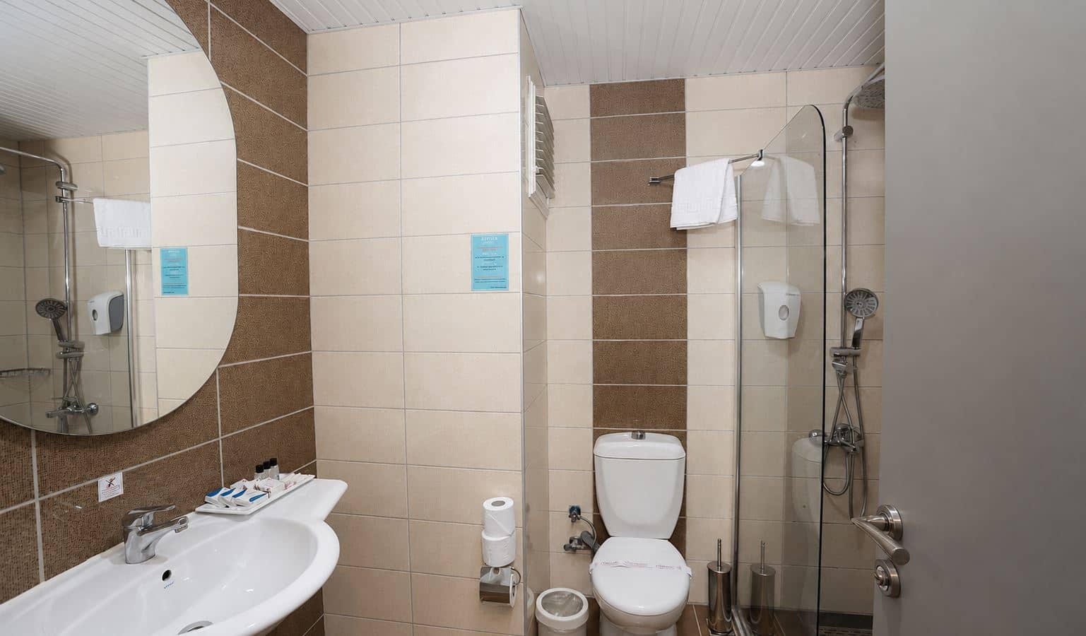 rooms-family-room-a