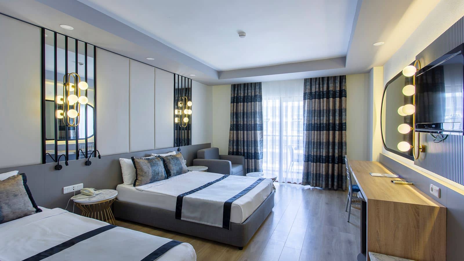 rooms-aqua-standard-large-room