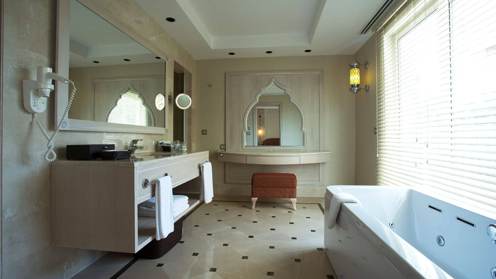 rooms-deluxe-superior-room