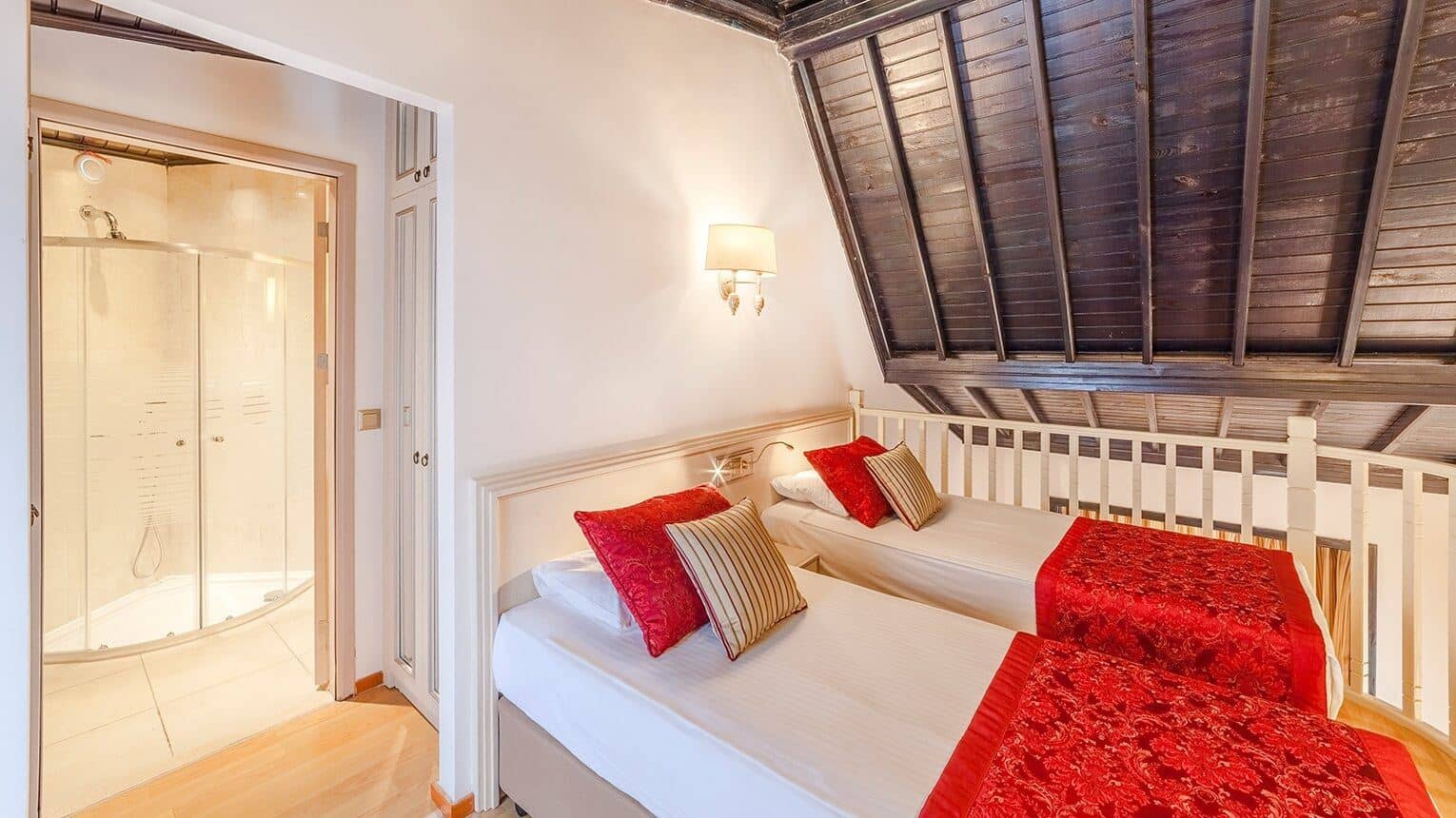 rooms-club-dublex-family-room