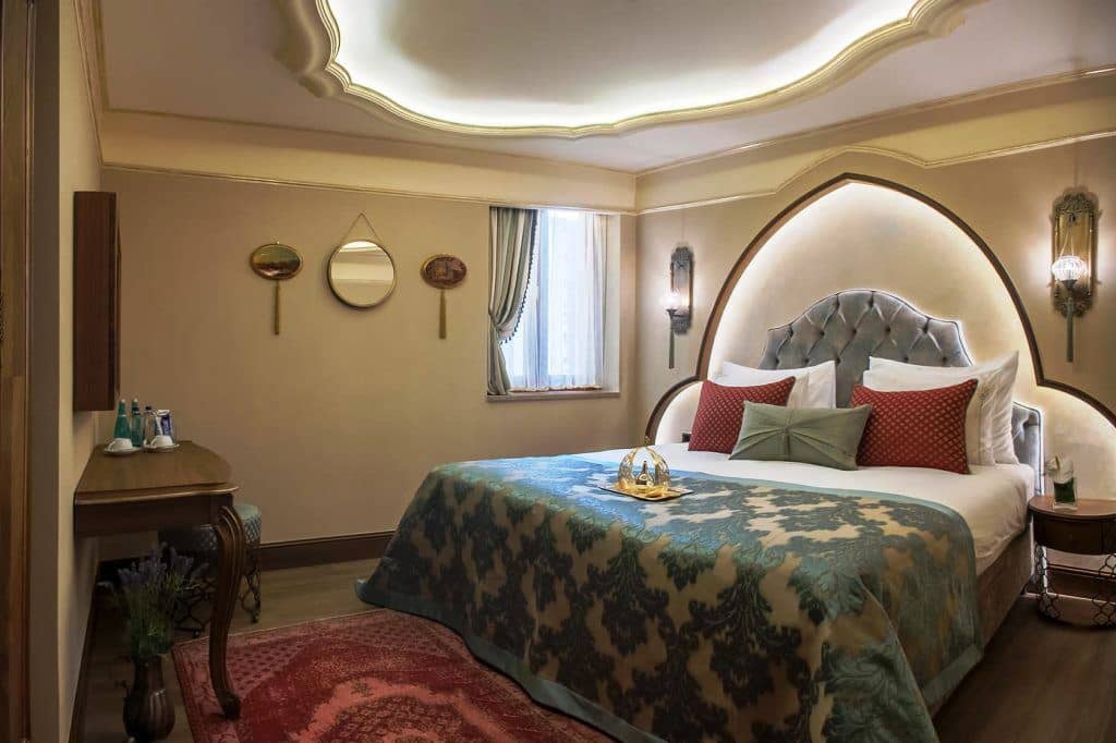 rooms-city-room