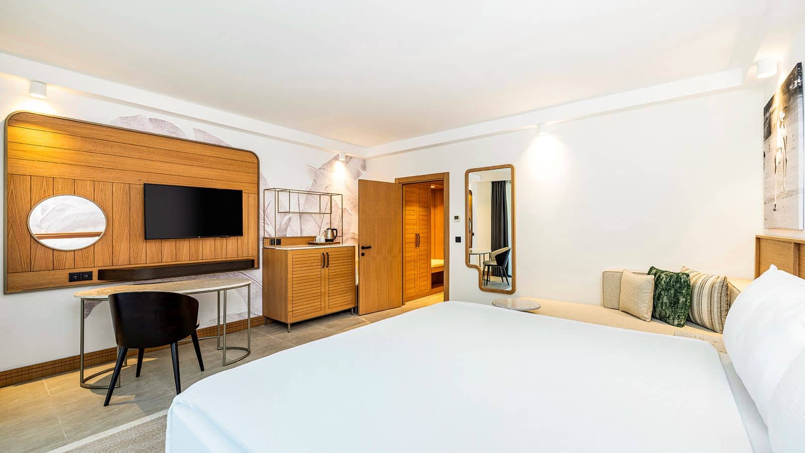 rooms-superior-family-room