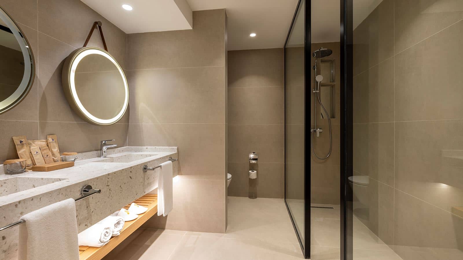 rooms-superior-family-room