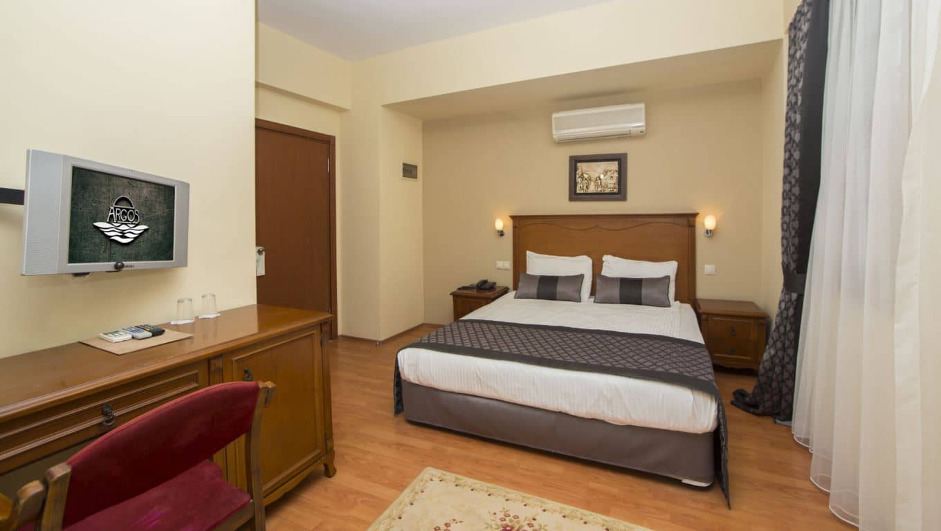 rooms-standard-deluxe-room