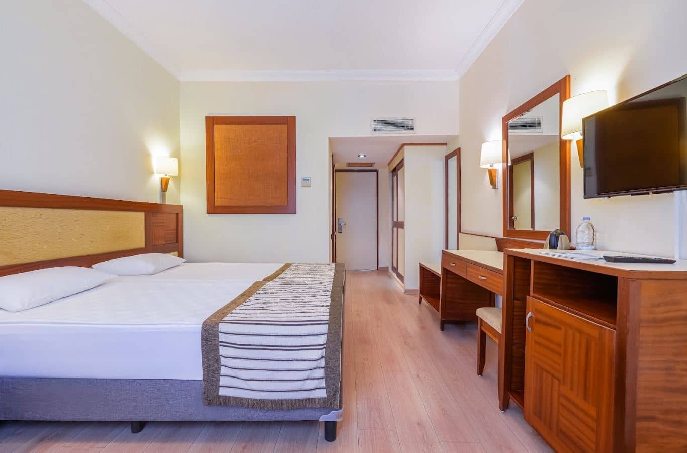 rooms-standard-room-land-view