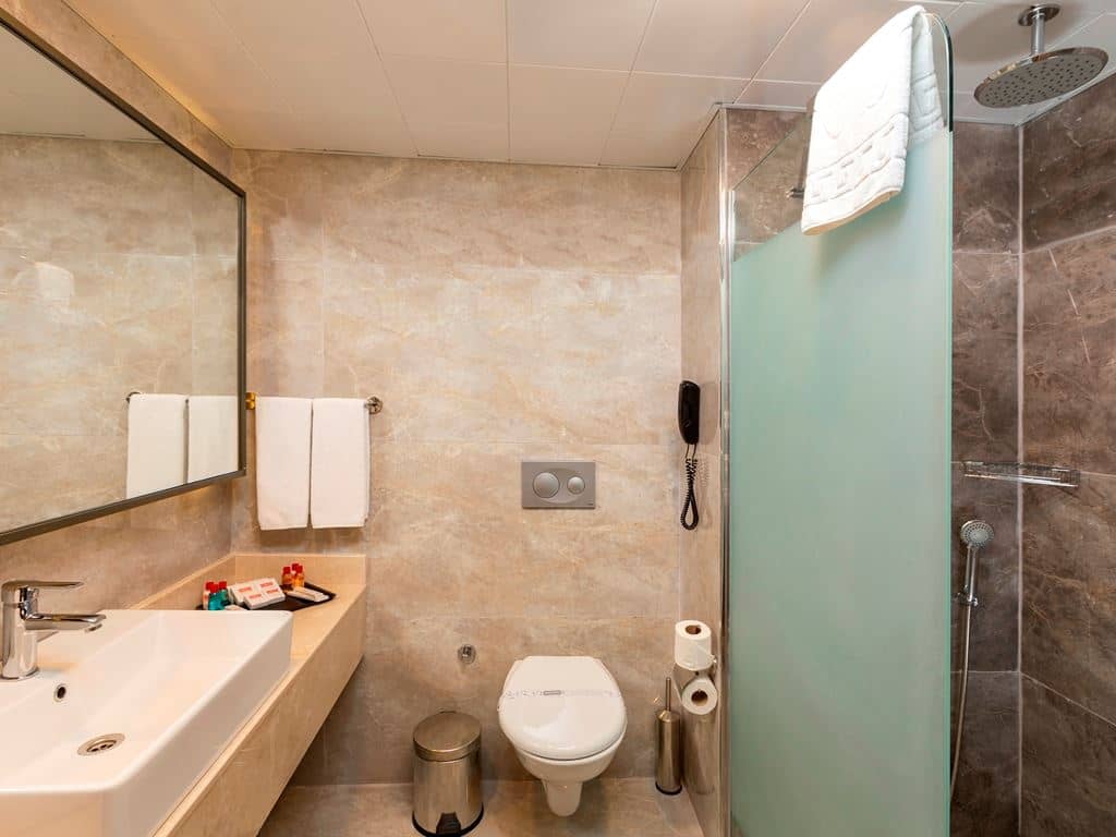 rooms-club-building-loft-room