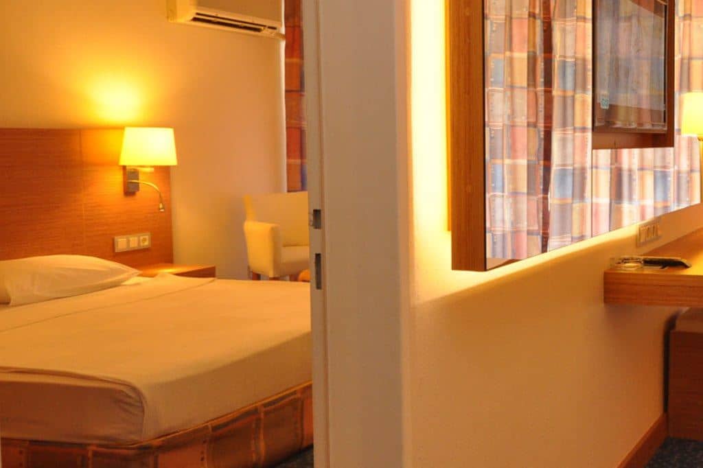 rooms-family-connecting-room
