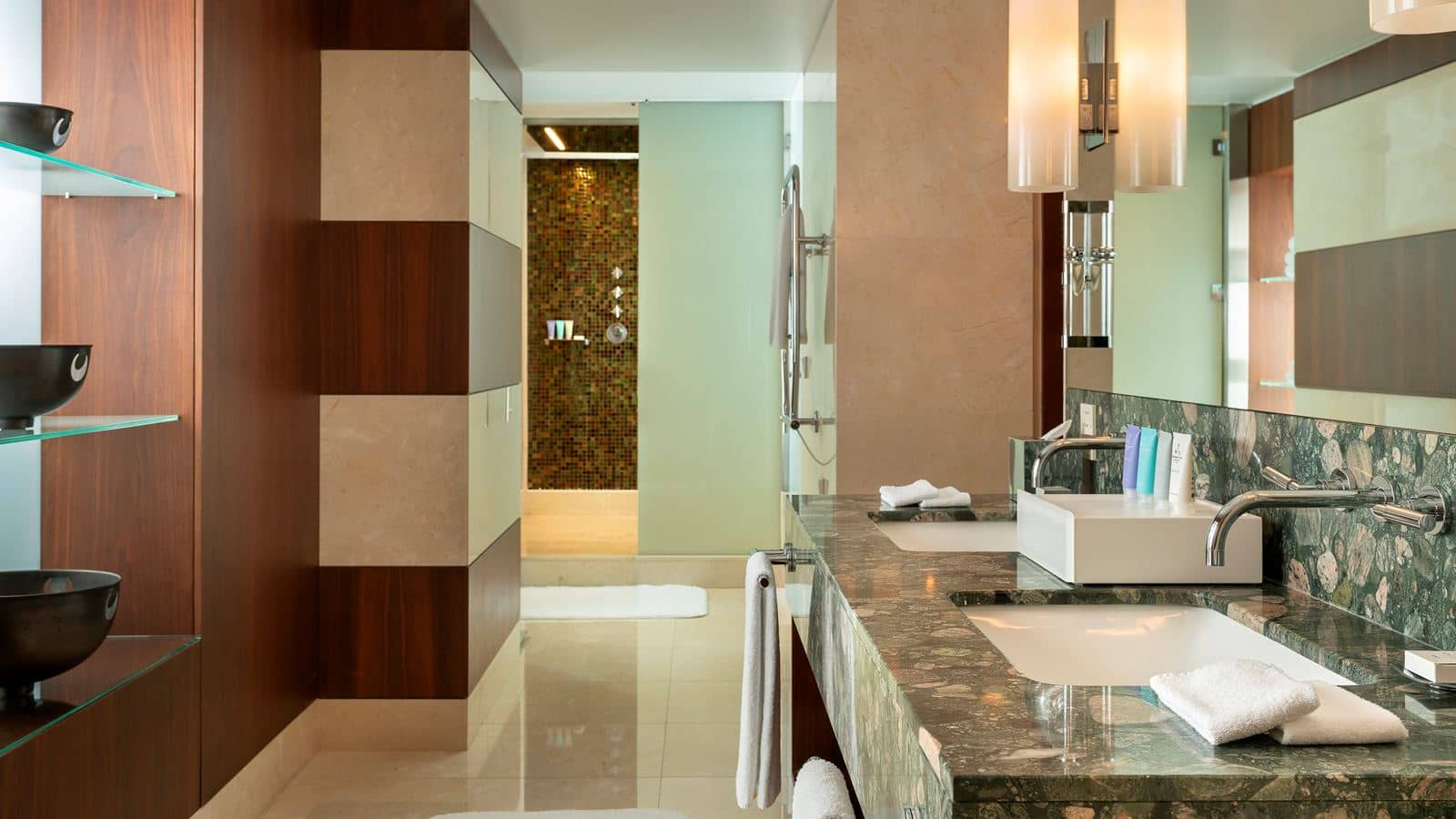 rooms-suite-city-view
