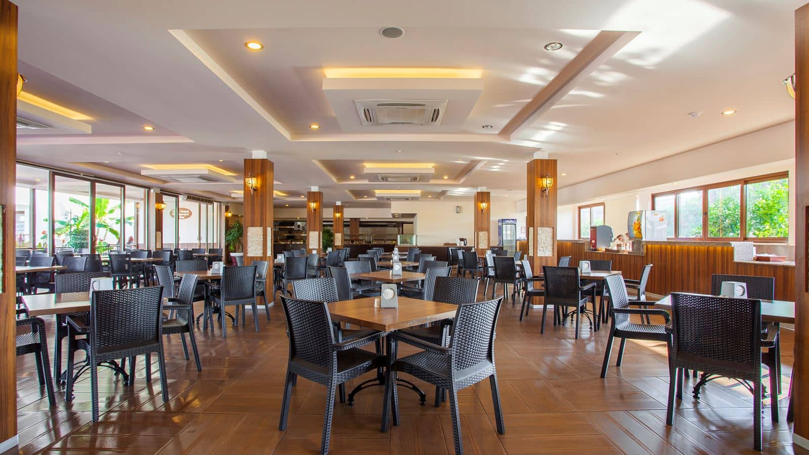 bars-aqua-snack-bar
