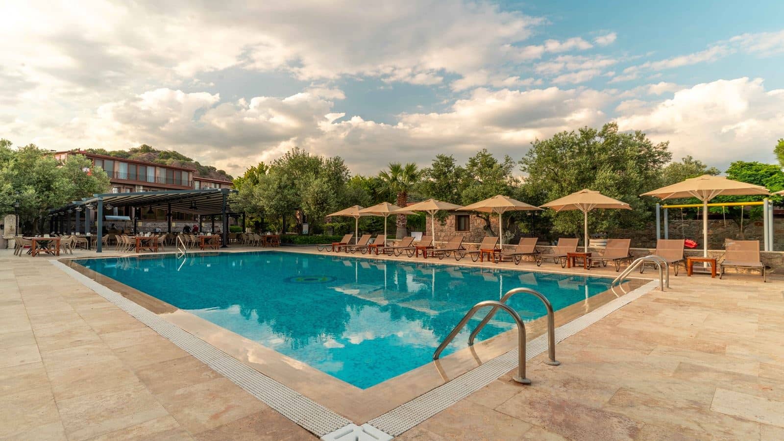 pools-outdoor-pool