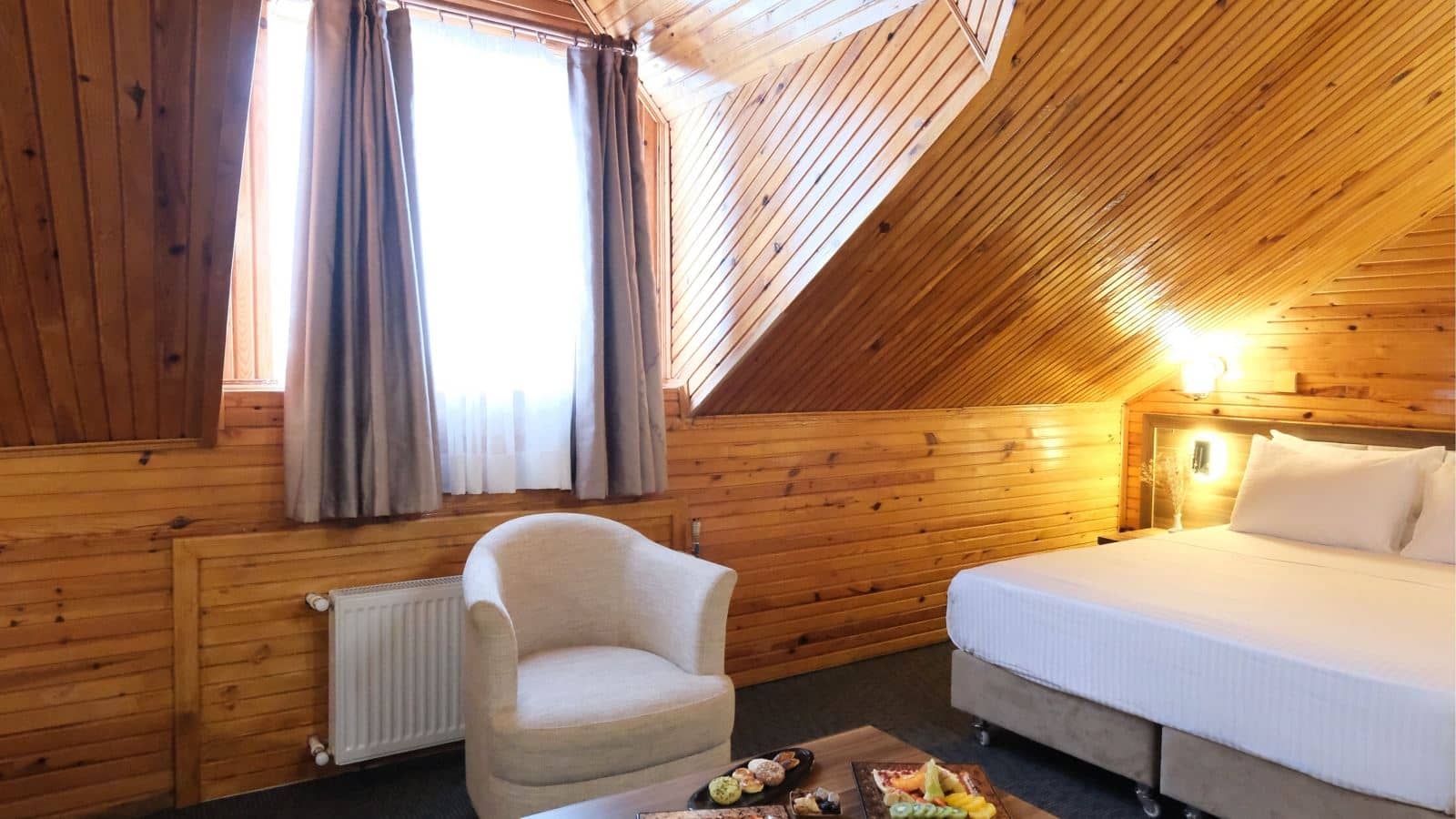rooms-deluxe-suite