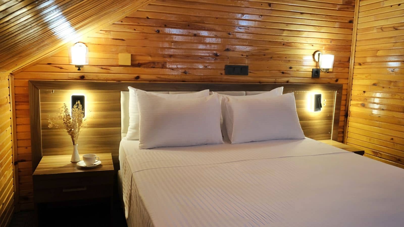 rooms-deluxe-suite