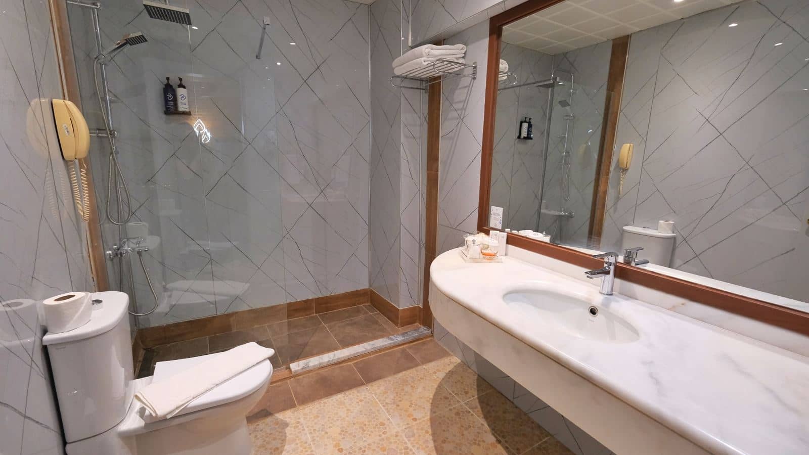 rooms-deluxe-suite