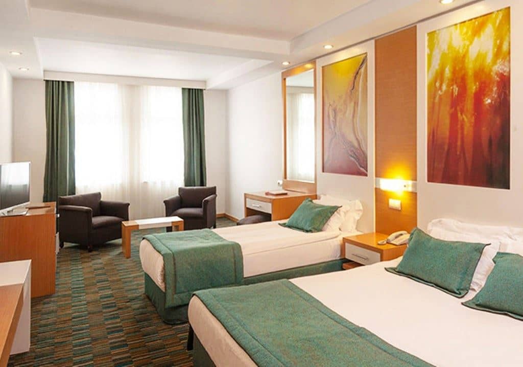 rooms-club-room