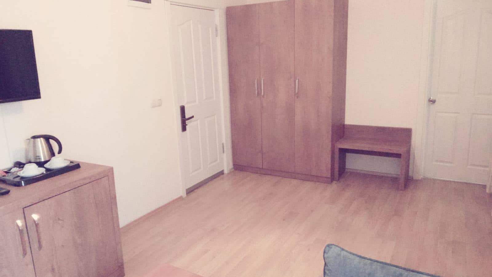 rooms-coral-room