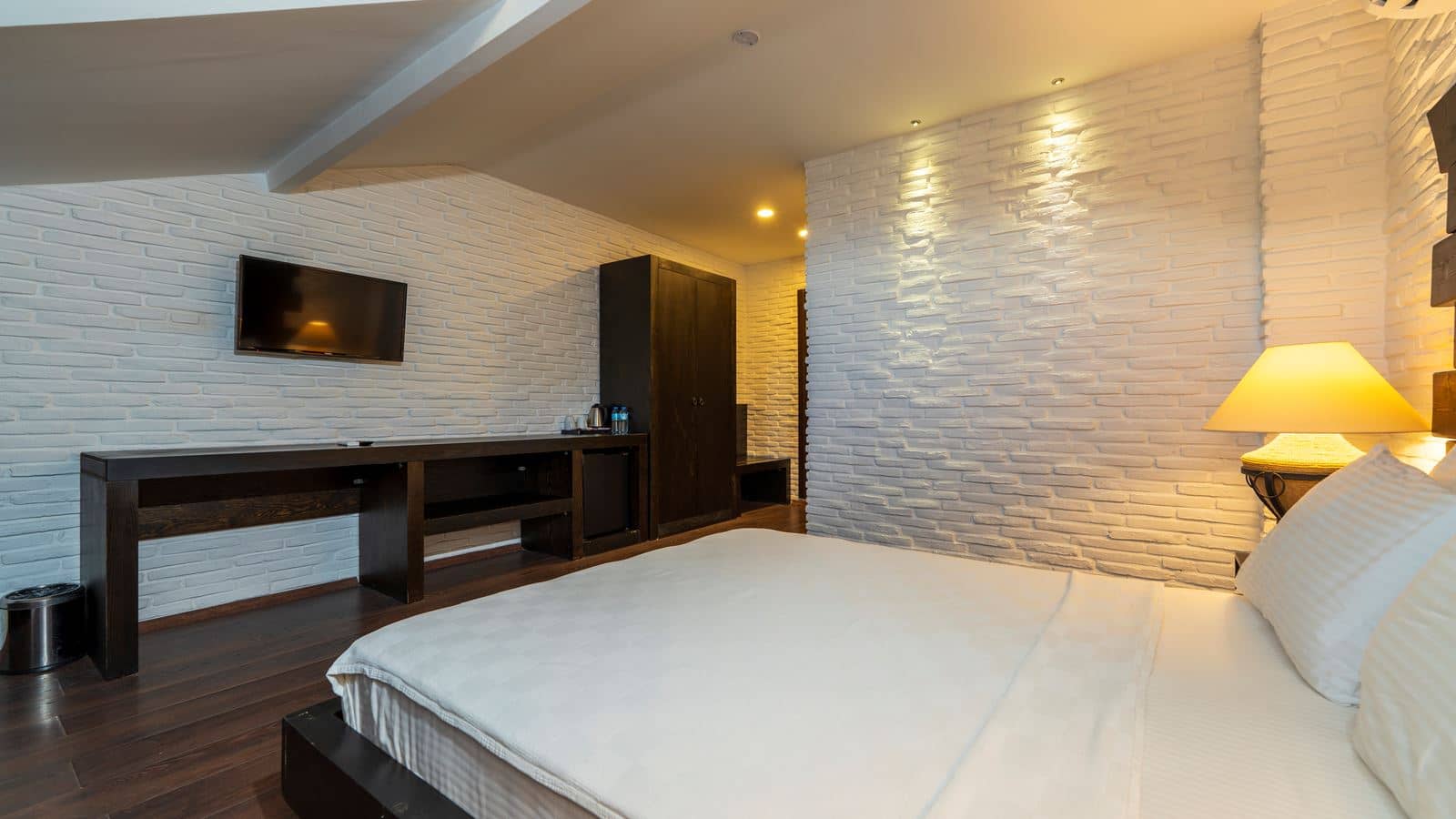 rooms-standard-room