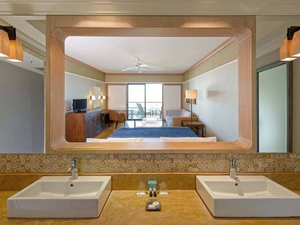 rooms-deluxe-room