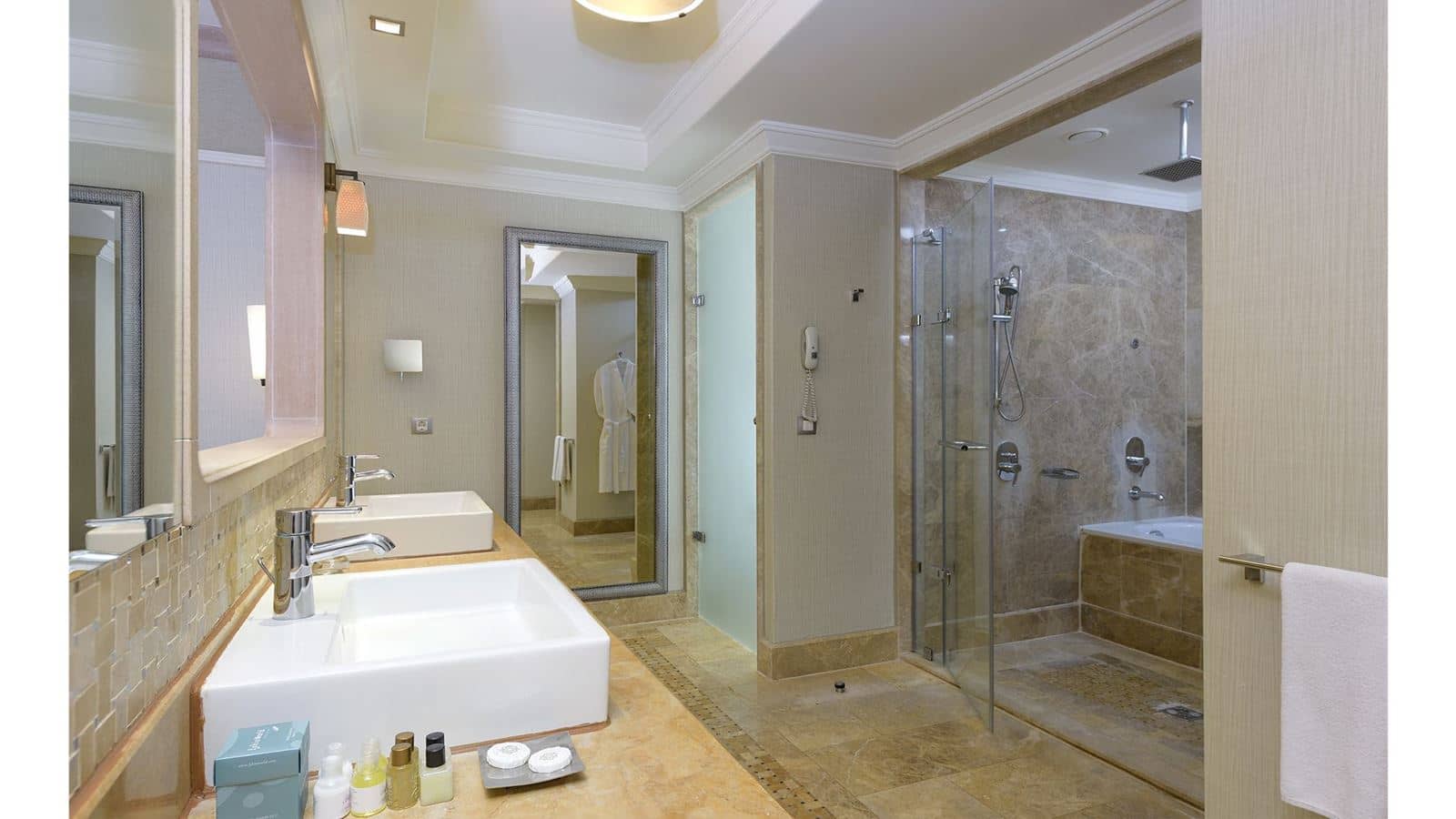 rooms-deluxe-room