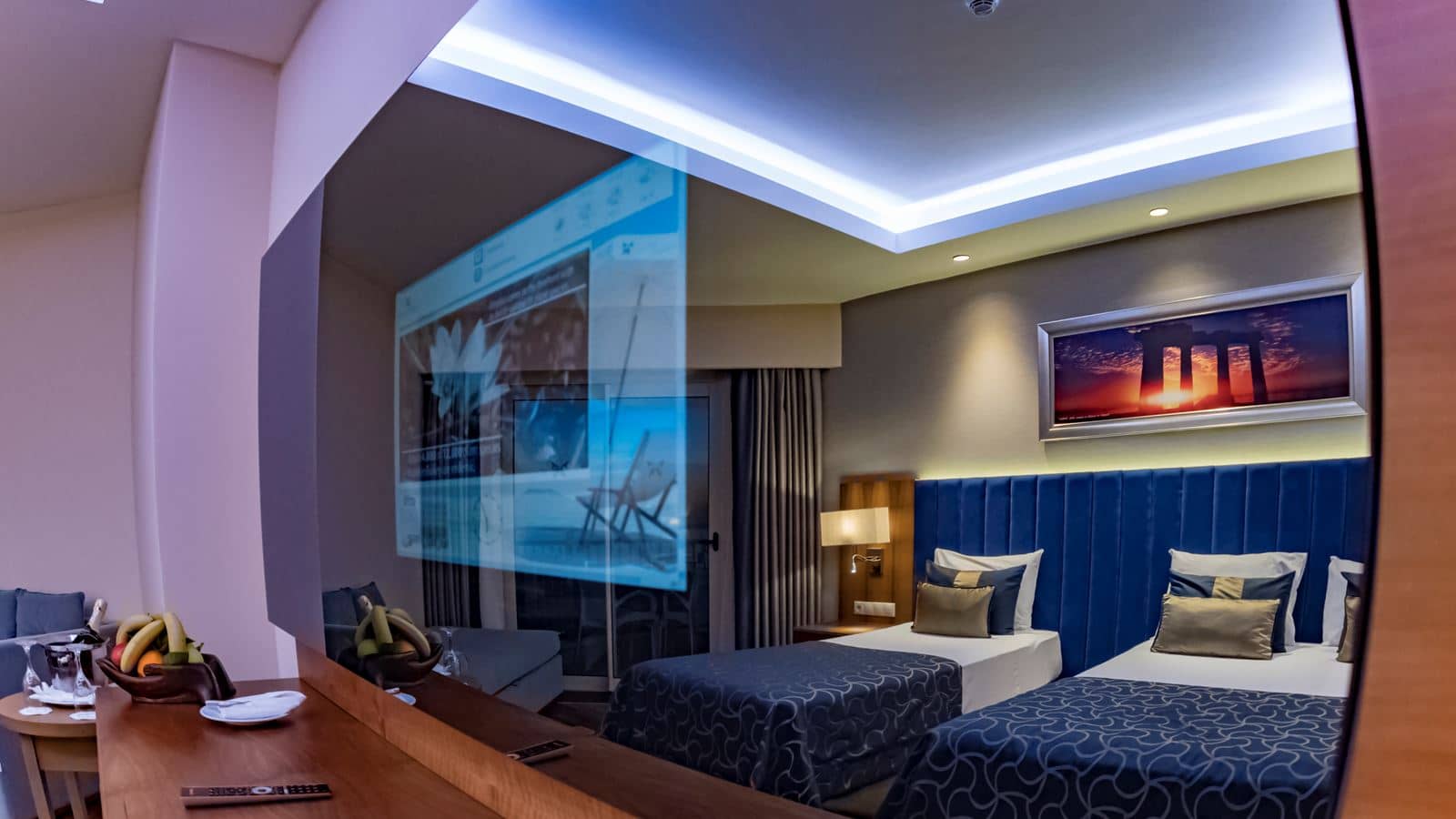 rooms-family-2-rooms-side-sea-view-with-balcony