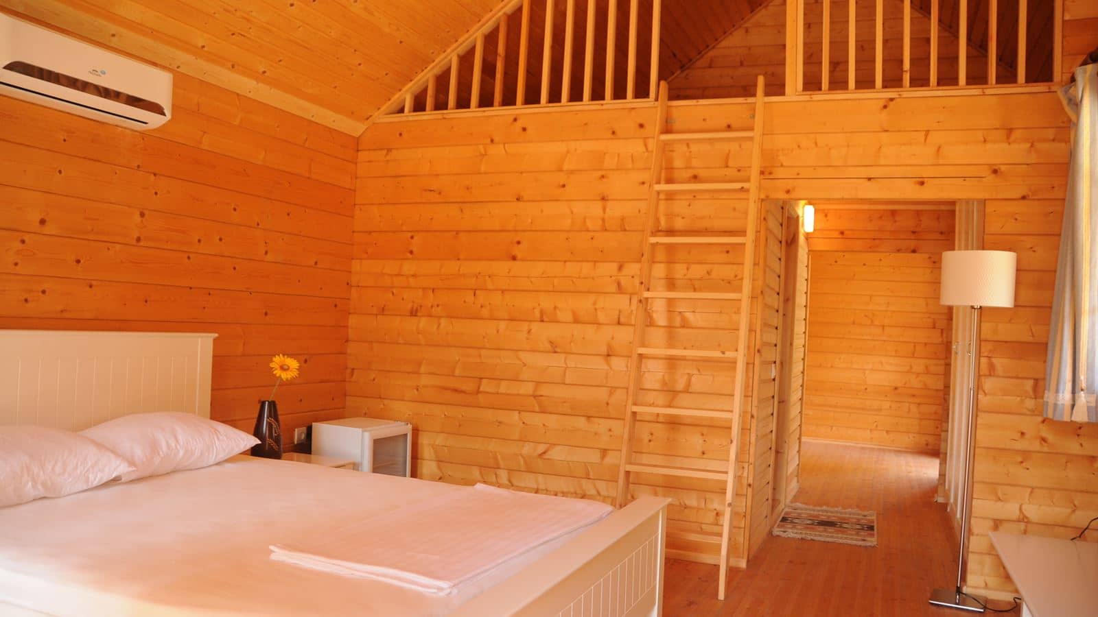 rooms-bungalow-room-2-bedrooms