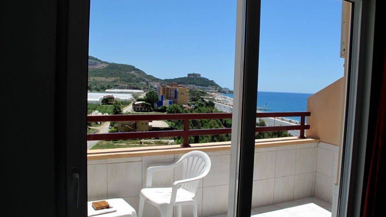 rooms-family-room-side-sea-view