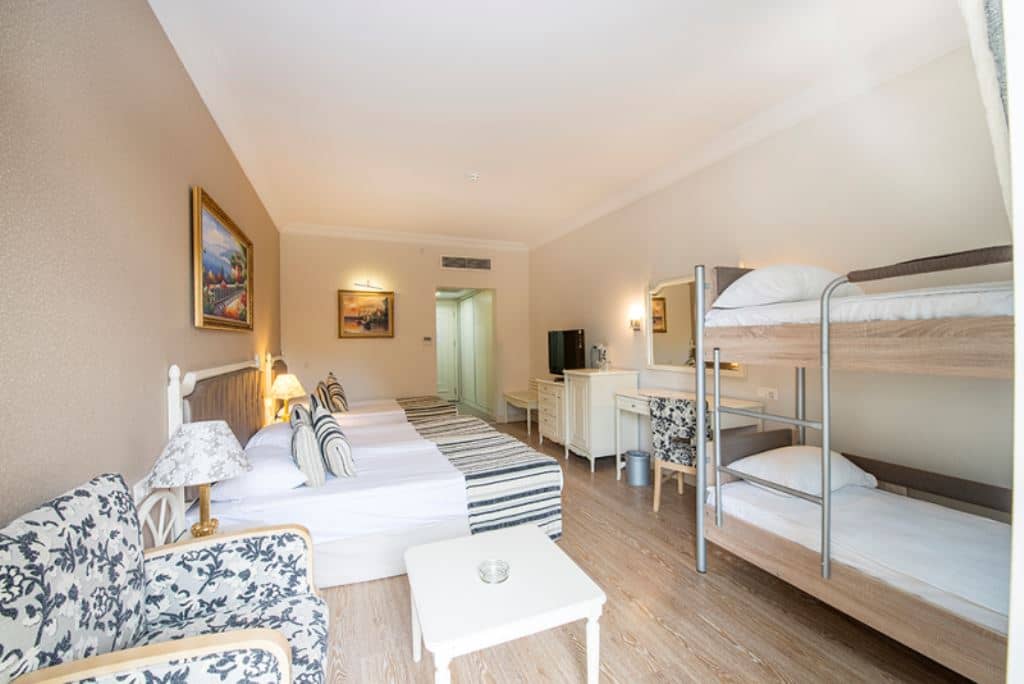 rooms-standard-room-land-view-with-bunkbed