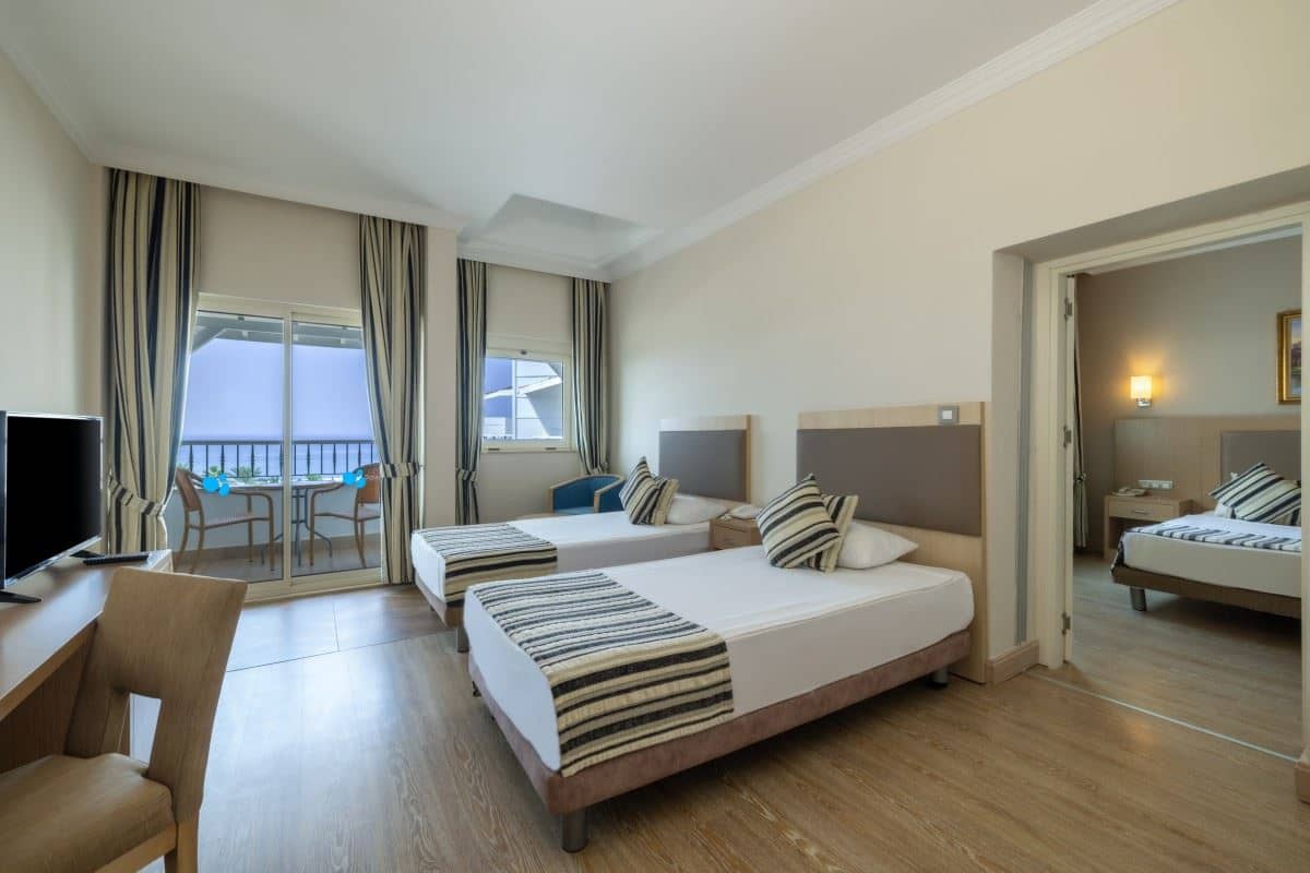 rooms-family-room-land-view