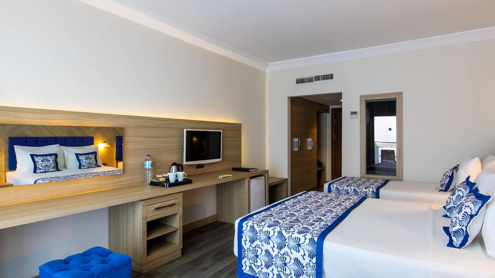 rooms-mainbuilding-superior-room-seaview