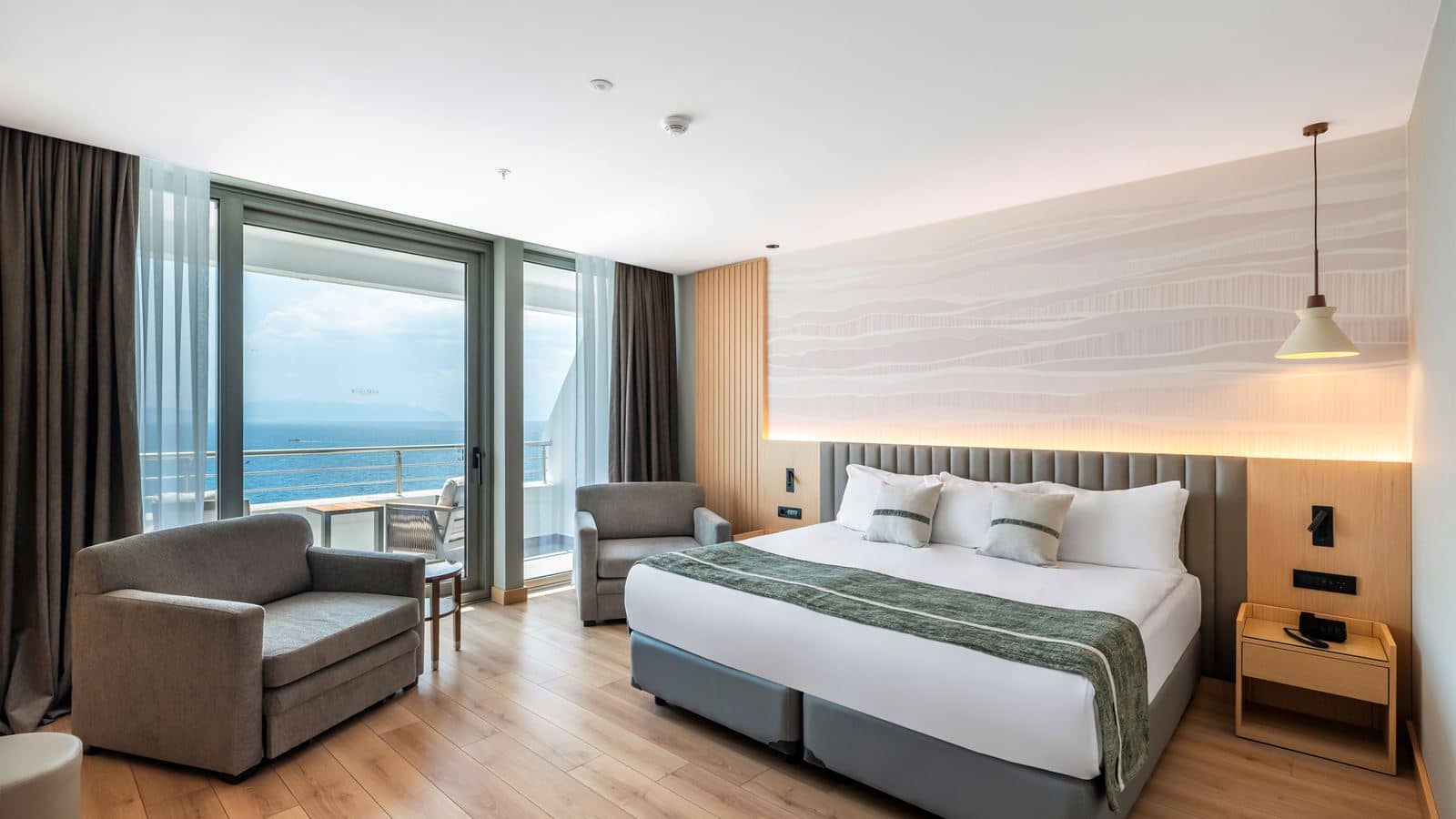 rooms-executive-room-seaview-balcony