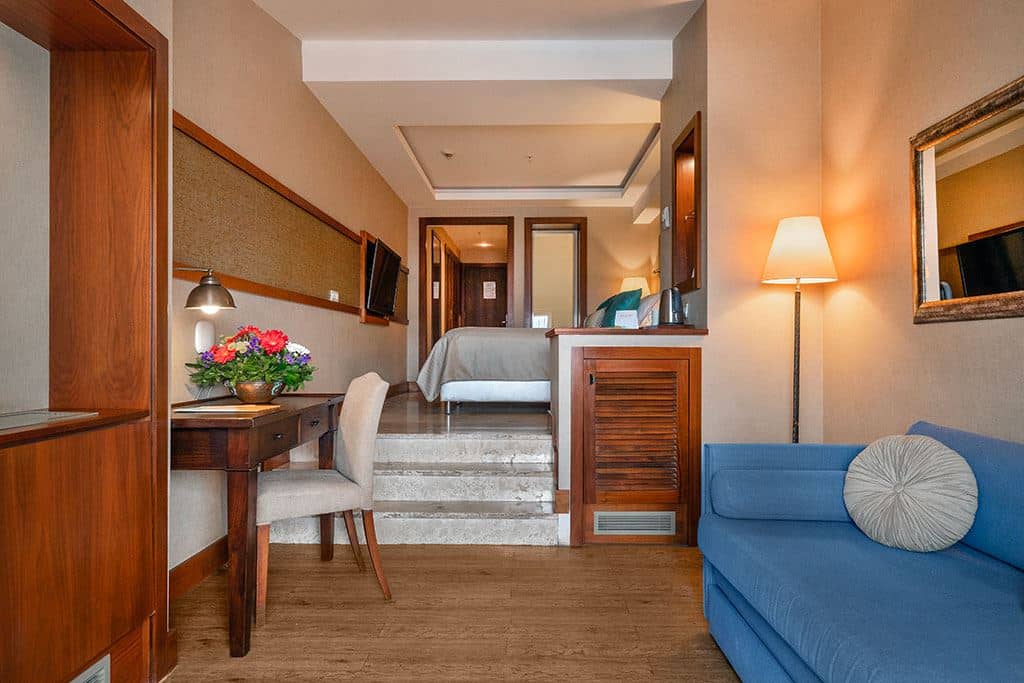 rooms-premium-deluxe-room