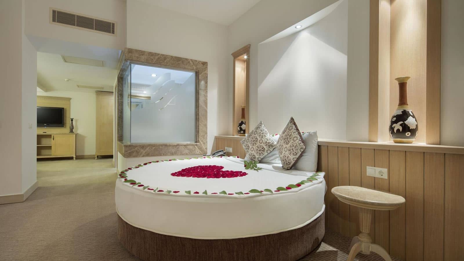 rooms-honeymoon-suite