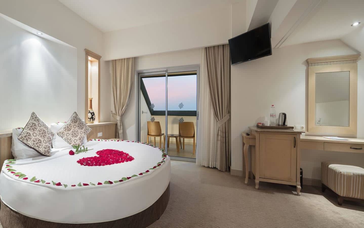 rooms-honeymoon-suite