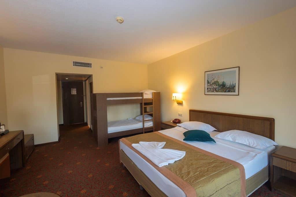 rooms-family-room-1-bedroom