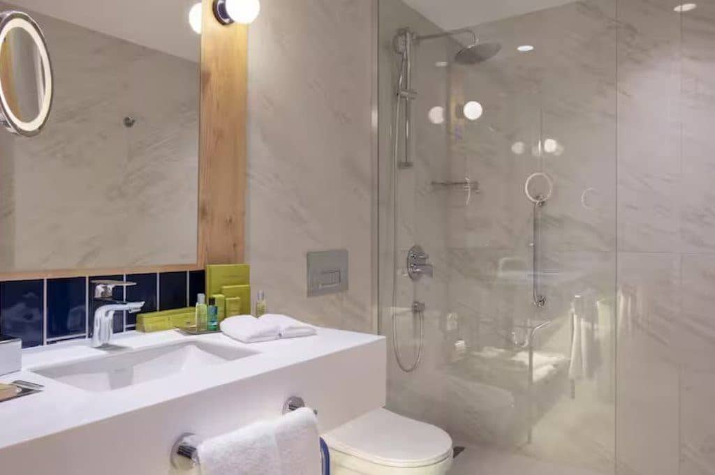 rooms-deluxe-room