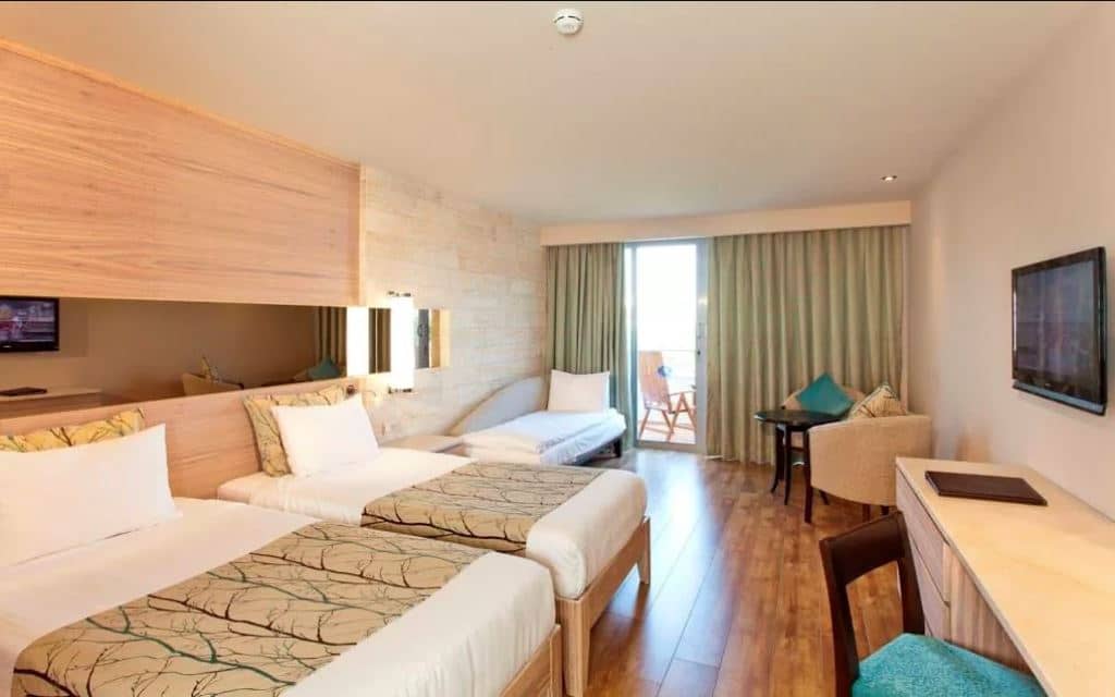 rooms-large-room-side-sea-view