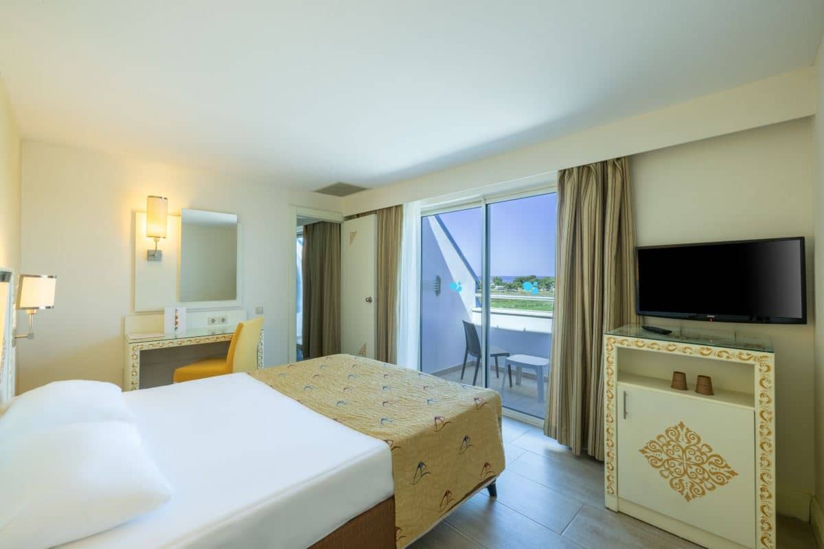 rooms-dublex-family-room-side-sea-view