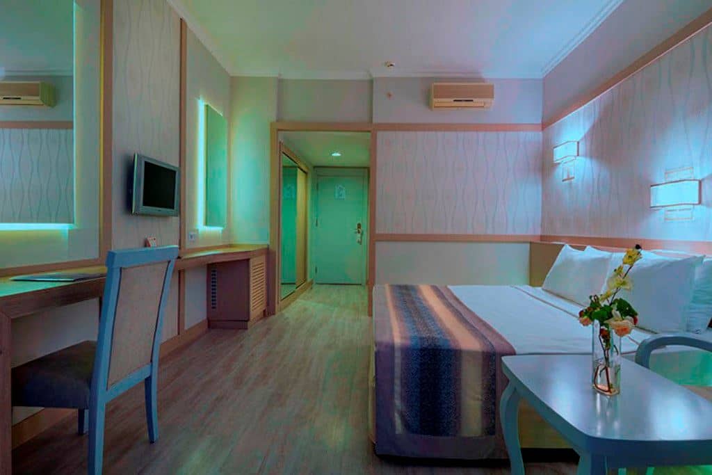 rooms-standard-room-land-view