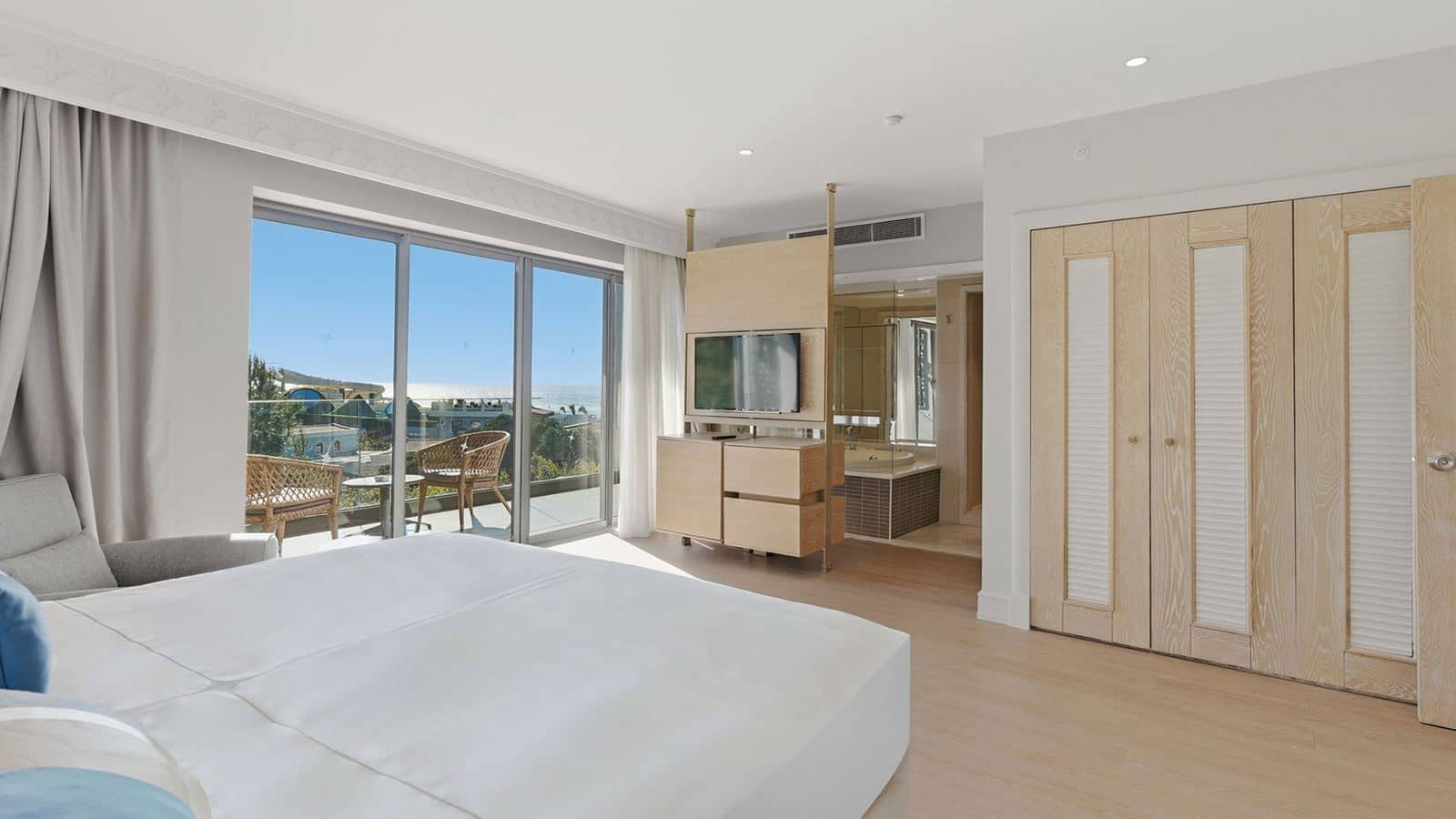 rooms-deluxe-suite