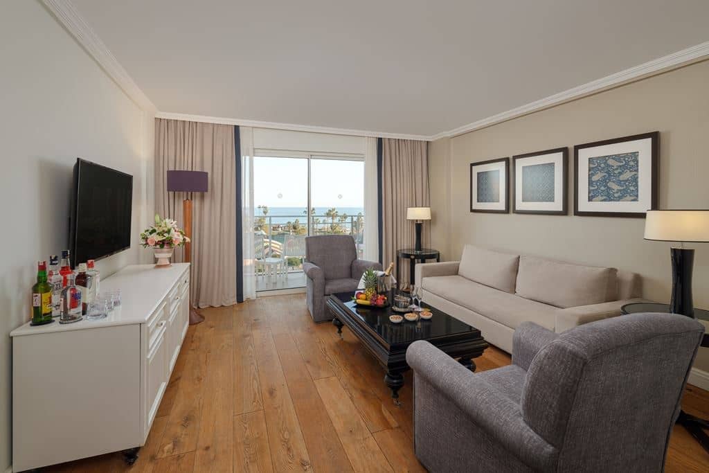 rooms-senior-suite