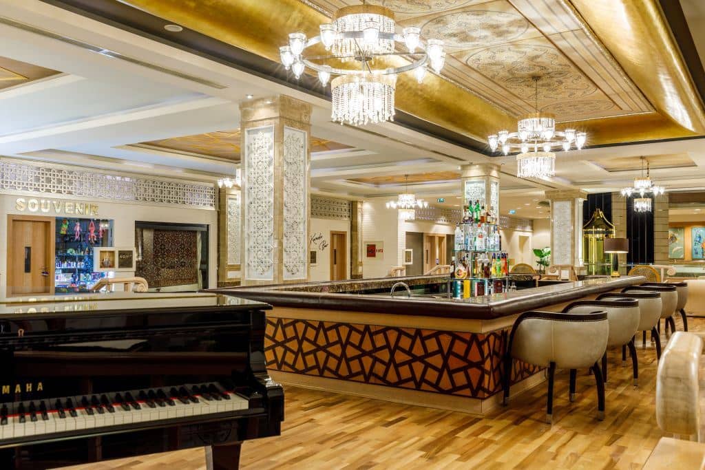 bars-piano-bar