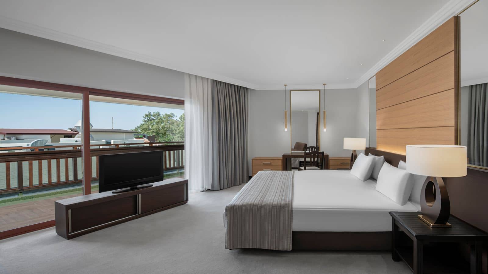 rooms-superior-family-room