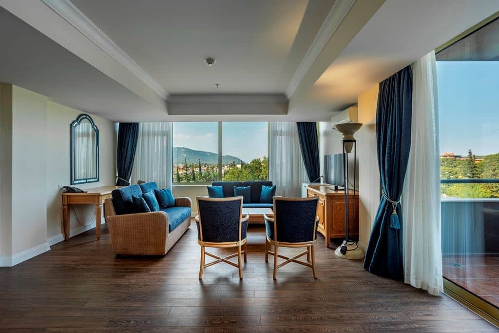rooms-deluxe-suite