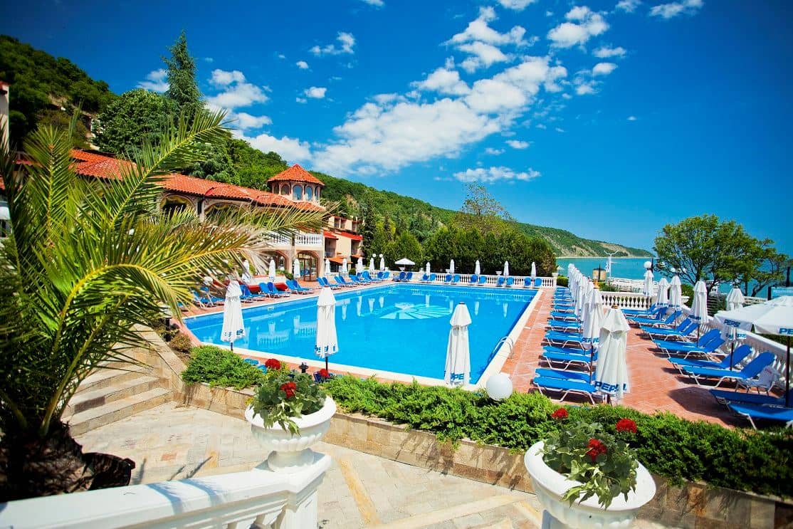 pools-outdoor-pool