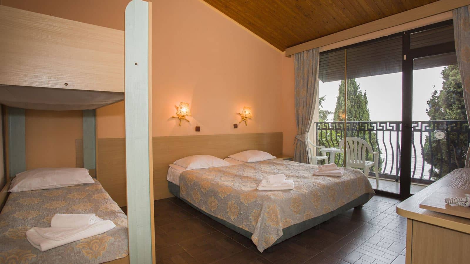 rooms-double-room-second-line