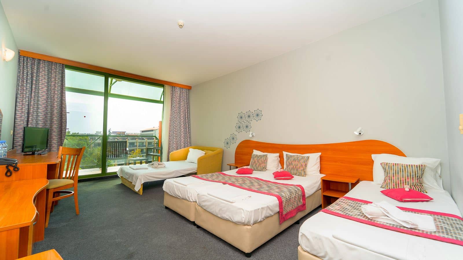 rooms-twin-room