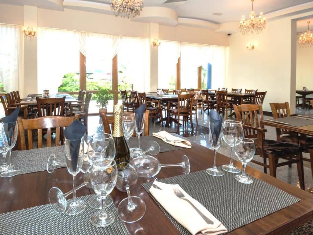 restaurants-restaurant