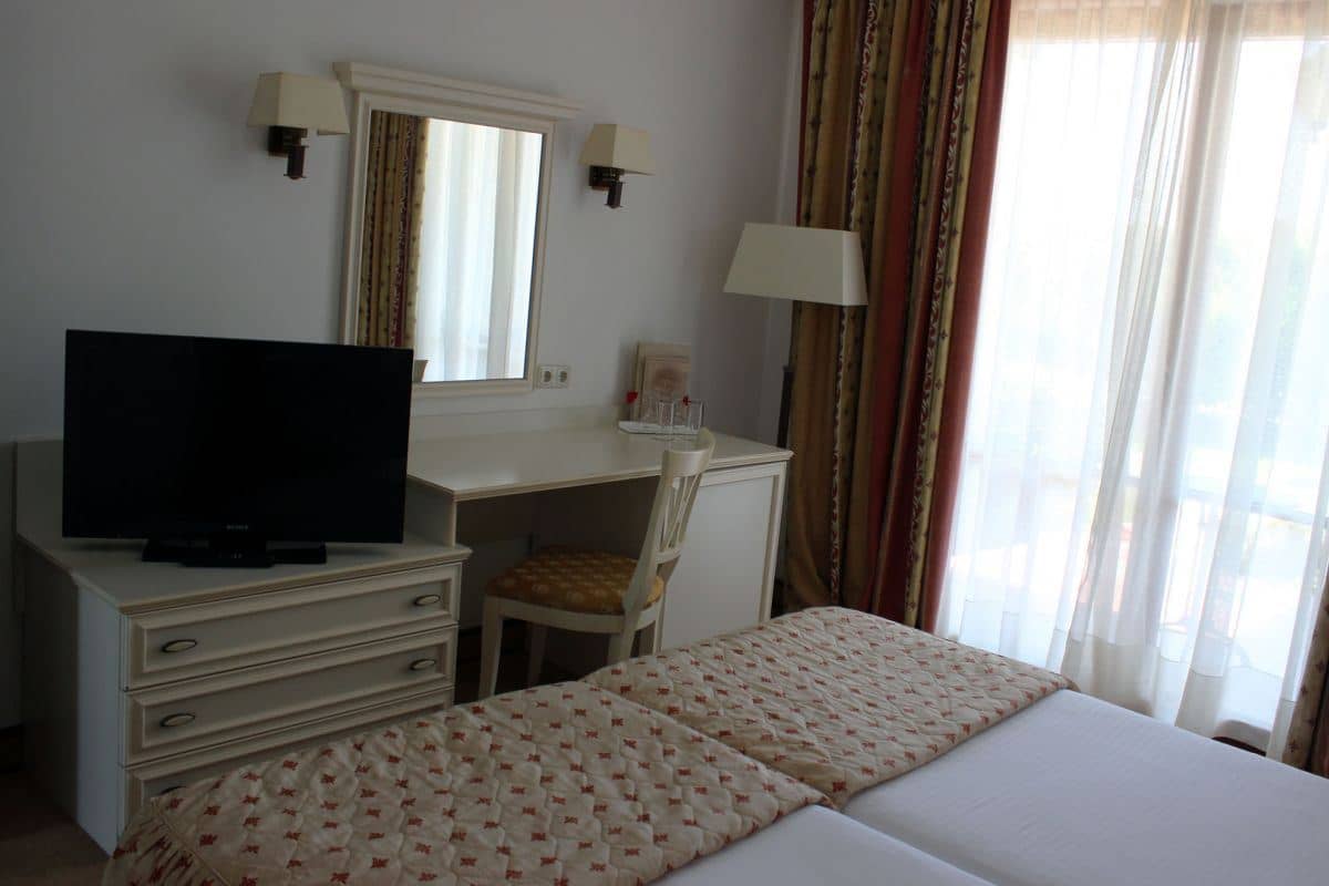 rooms-standard-suite-balcony