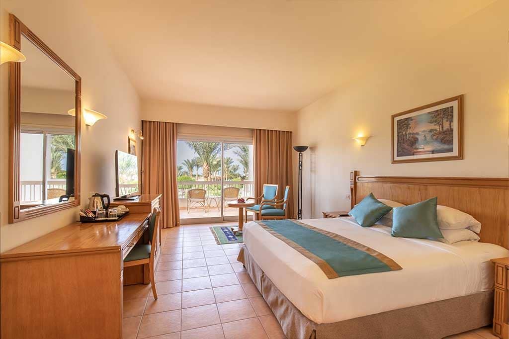 rooms-deluxe-room-main-building